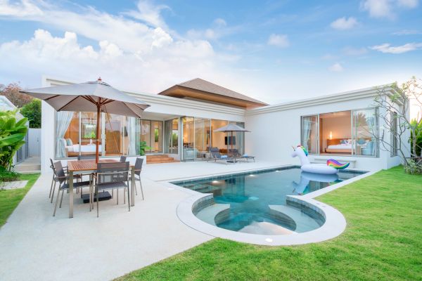 Cost of Pool Deck Pouring in Lakeville